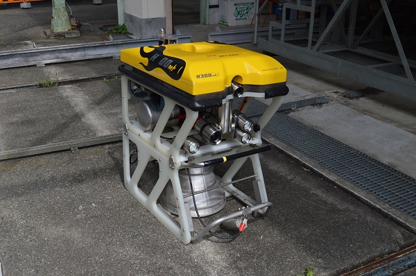写真１．無人水中ロボット（放射線測定器搭載型の遠隔操作無人探査機ROV）