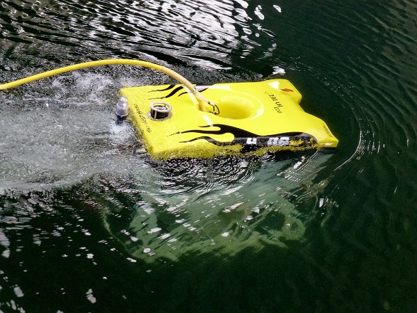写真４．南相馬市横川ダムにおける無人水中ロボットによる測定の様子２